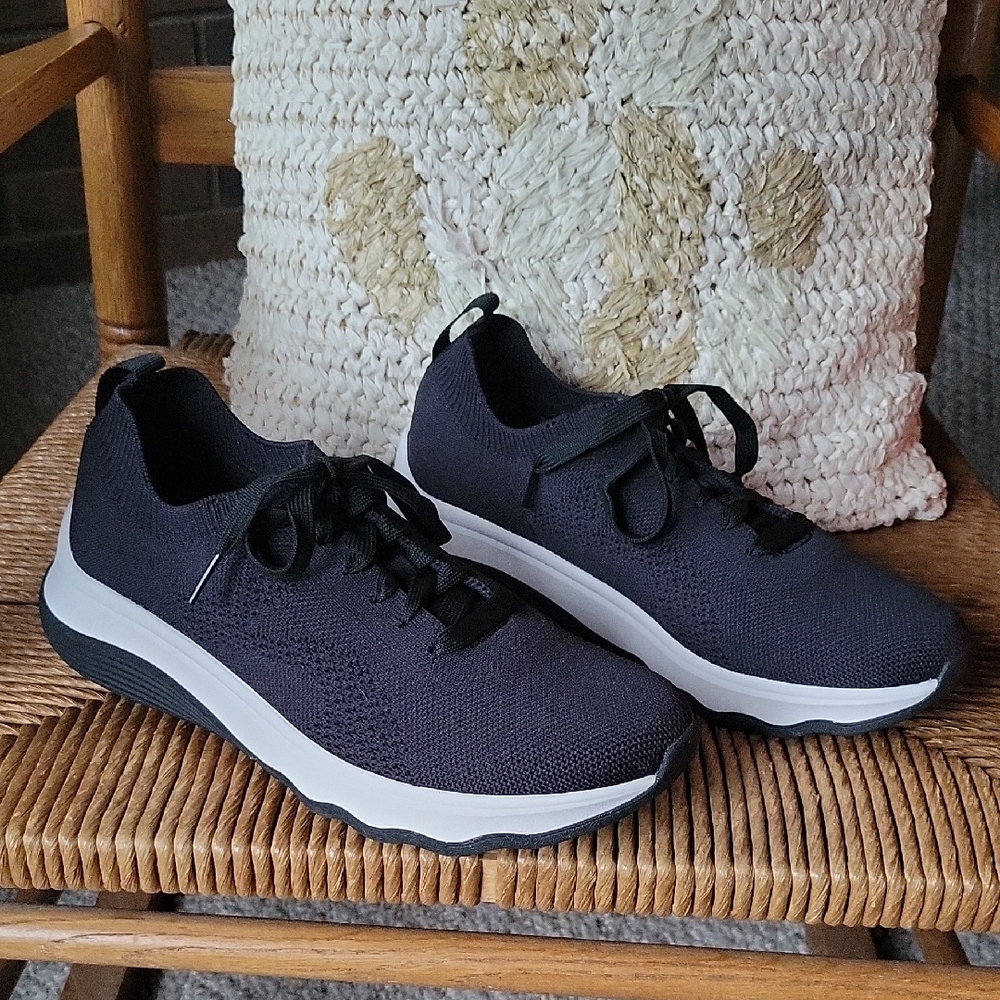 Clarks Cloudsteppers, Circuit tie, black knit sneakers, size 10M